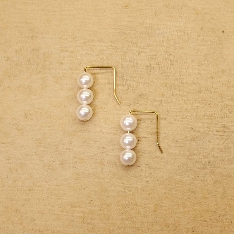String series brass shell pearl pendant earrings ear clip ear clip without pierced ears - Earrings & Clip-ons - Copper & Brass Gold