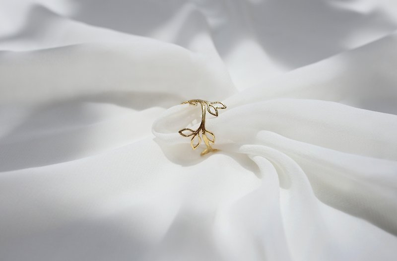 Yuandi Spring Equinox Newborn Dawn Leaf Embracing Hollow Ring - General Rings - Copper & Brass Gold