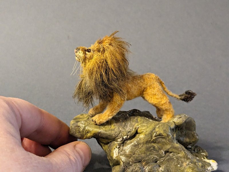 Lion King. 5cm. Crocheted miniature. - Stuffed Dolls & Figurines - Other Materials Orange