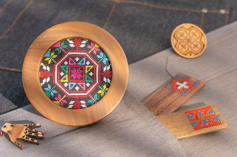 Aboriginal cross stitch custom wooden box - กล่องเก็บของ - ไม้ 