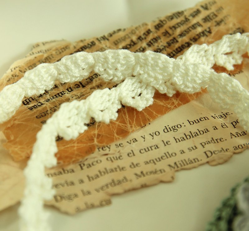 Hand-knitted lace necklace with a chain attached to extend the chain of Japanese cotton goods purchased plus elegant and moving - สร้อยคอยาว - กระดาษ ขาว