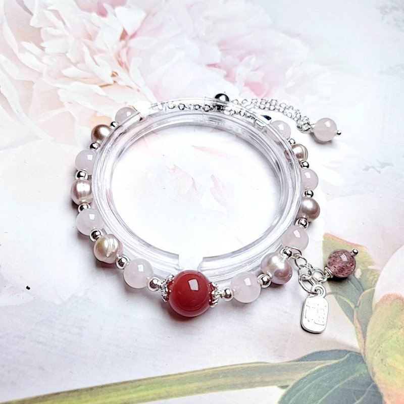 Pink crystal + natural freshwater pearl + salt agate - adjustable bracelet + alloy anti-allergic accessories - สร้อยข้อมือ - คริสตัล 