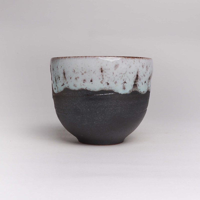 ミンヤ窯lヒョン黒と白の二重吊り釉薬カップ - 急須・ティーカップ - 陶器 ブラック