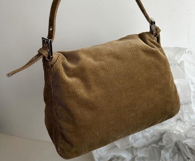 バッグ Fendi corduroy mamma baguette bag FENDI Vintage FF Mamma Baguette Corduroy Shoulder Bag Light
