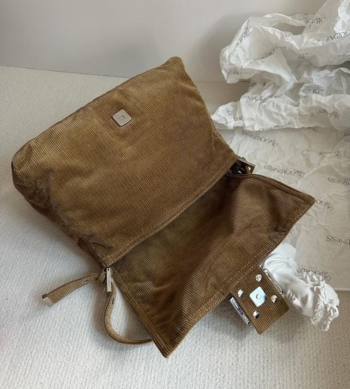 Second-hand bag Fendi Fendi corduroy retro large baguette