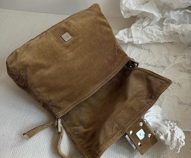 バッグ Fendi corduroy mamma baguette bag FENDI Vintage FF Mamma Baguette Corduroy Shoulder Bag Light