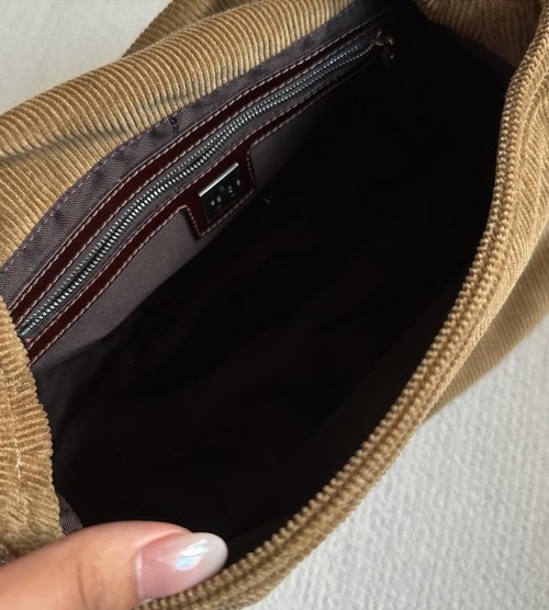 Second-hand bag Fendi Fendi corduroy retro large baguette