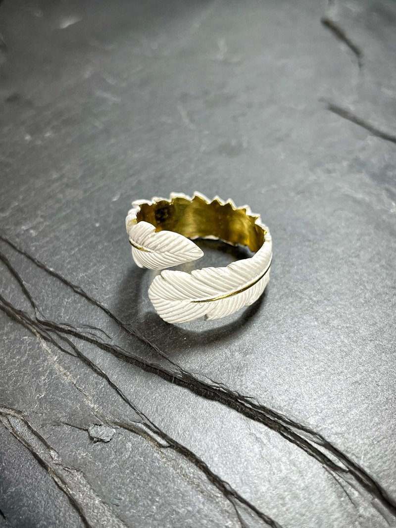 White Patina Twin Heard Feather Ring. - 戒指 - 其他金屬 