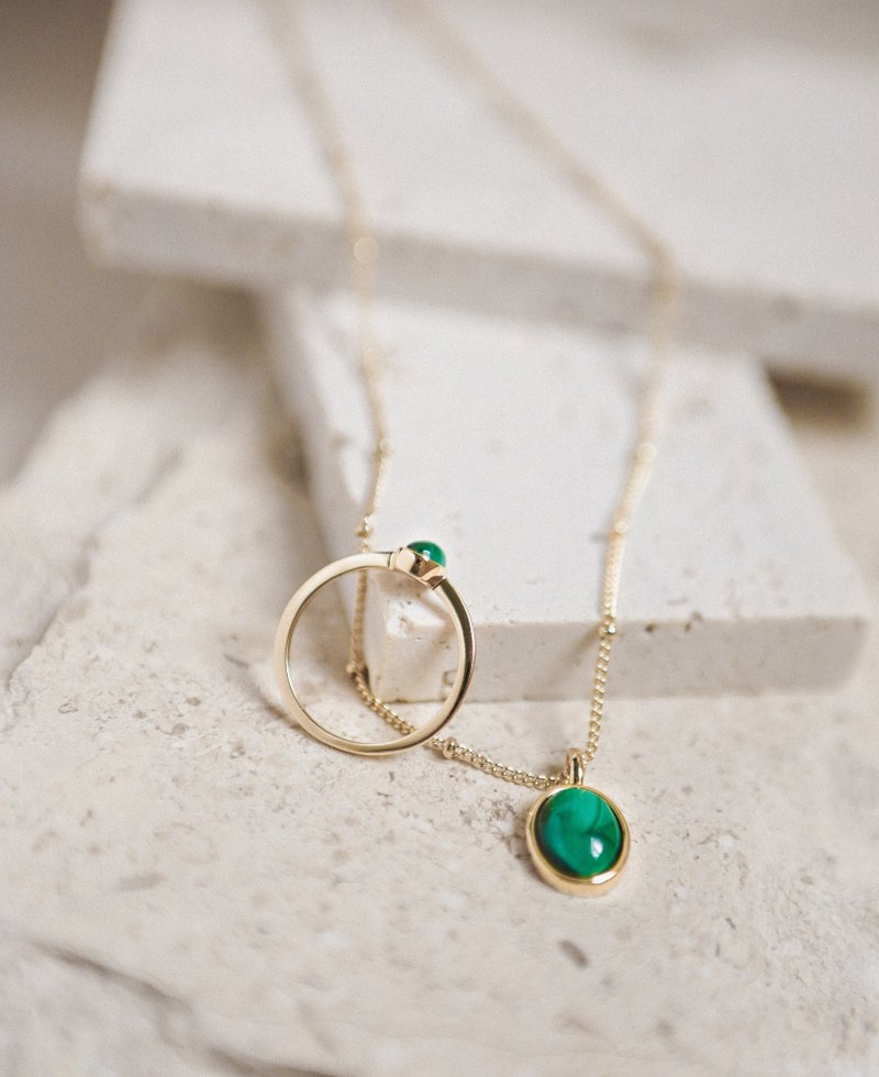 Jane Malachite Bezel Ring | The Sally Kim Collection | Sachelle Collective - แหวนทั่วไป - เครื่องประดับ สีทอง