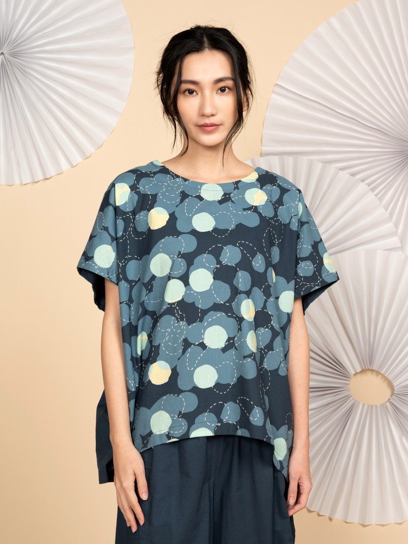 遠山流雲氣球上衣_夜波之光 - 女上衣/長袖上衣 - 棉．麻 藍色