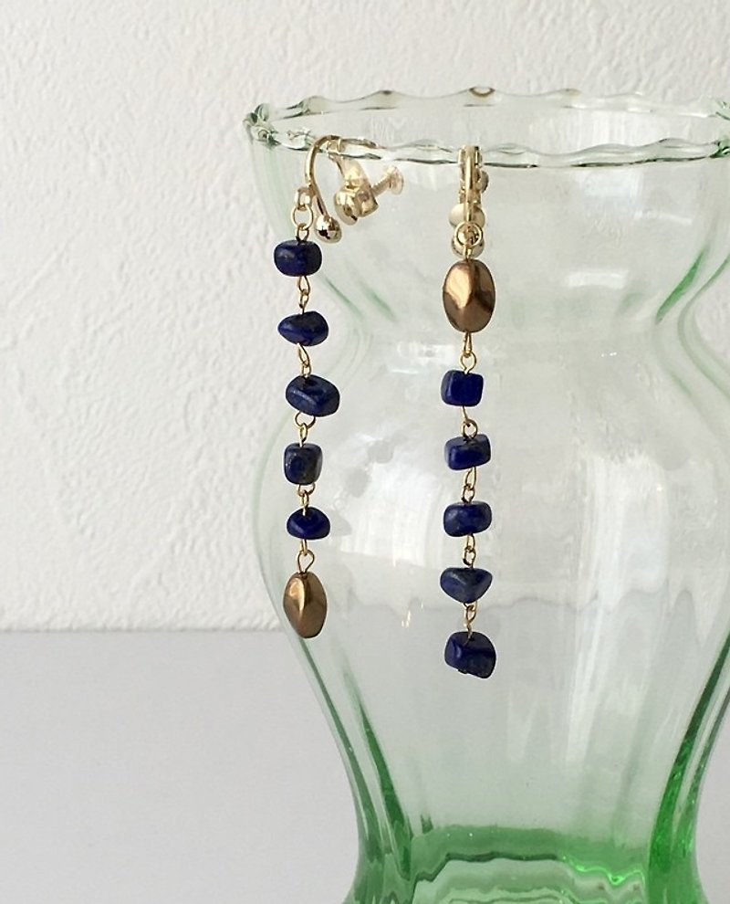 Lapis lazuli and gold glass beads of earrings or piercings - Earrings & Clip-ons - Gemstone Blue