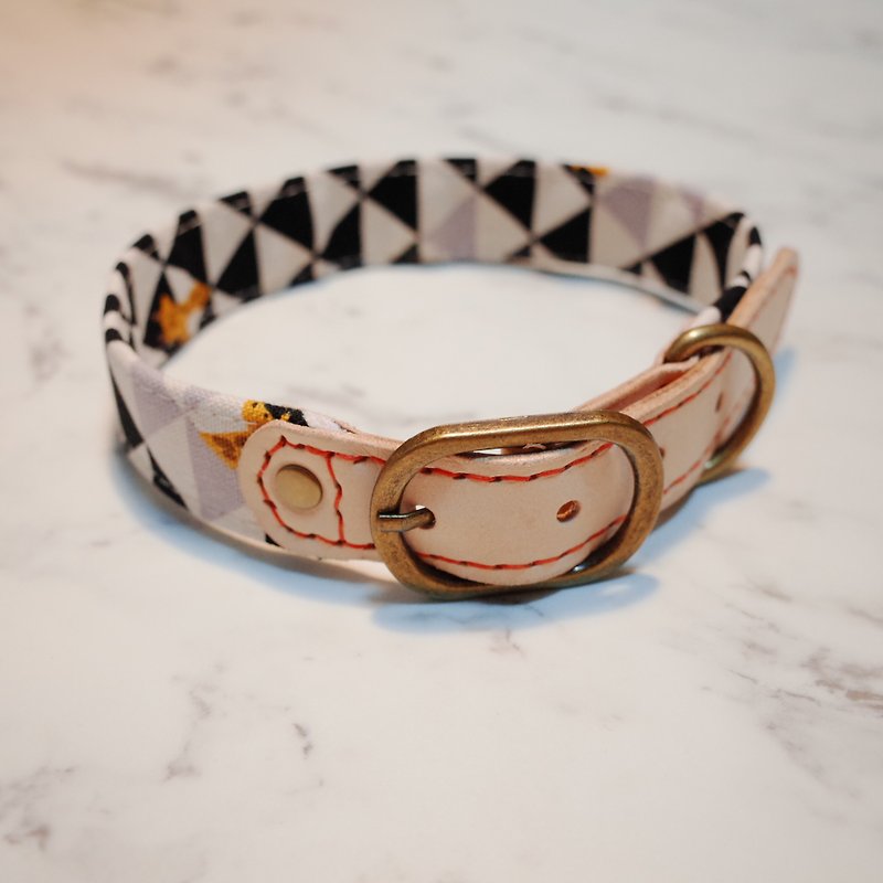 Dog L size collar black and white gray triangle plaid giraffe vegetable tanned leather cotton leash tag scarf bib pocket - Collars & Leashes - Genuine Leather 