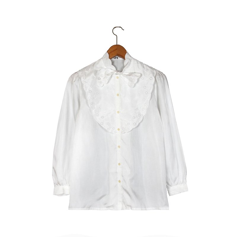 [Egg plant ancient] pure white lace ancient shirt WS15 - เสื้อเชิ้ตผู้หญิง - เส้นใยสังเคราะห์ ขาว