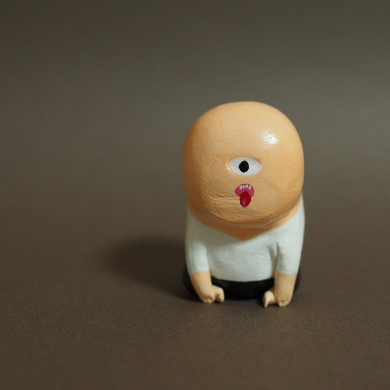 Sitting one-eyed boy - 玩偶/公仔 - 黏土 白色