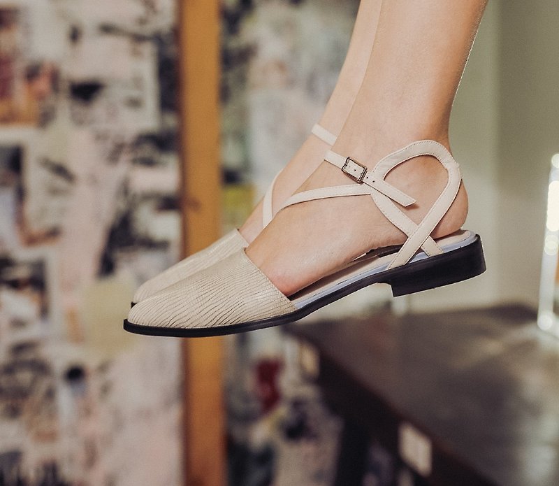 Special arc heel flat sandal gray - รองเท้ารัดส้น - หนังแท้ สีเทา