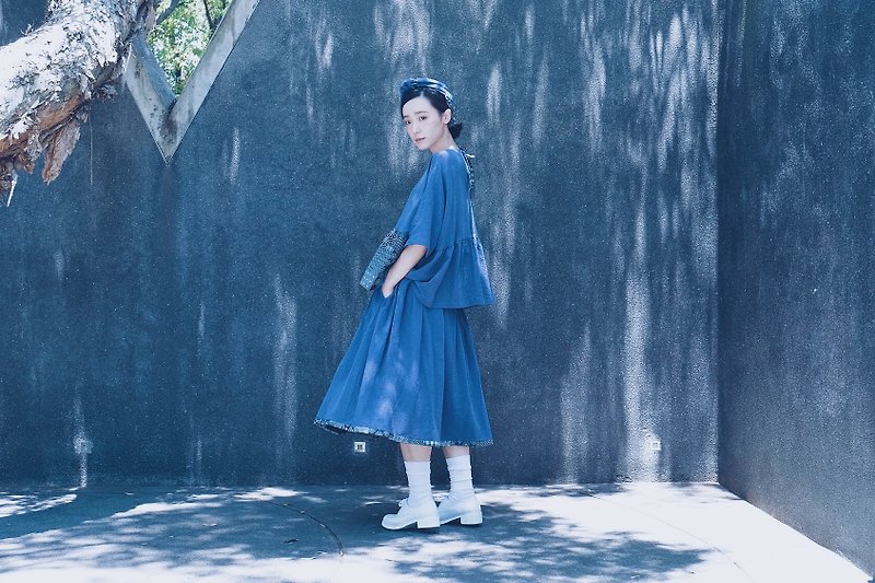 Blue patchwork skirt with slub flower handle in muscle - กระโปรง - ผ้าฝ้าย/ผ้าลินิน หลากหลายสี