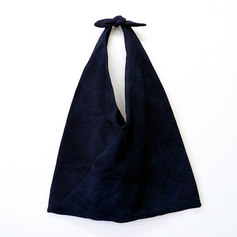 プイ族 トライアングル バッグ/ネイビー - 側背包/斜孭袋 - 棉．麻 藍色
