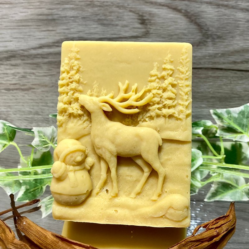 Reindeer and the Snowman - scented handmade Orange Daylily soap - Soap - Other Materials Yellow