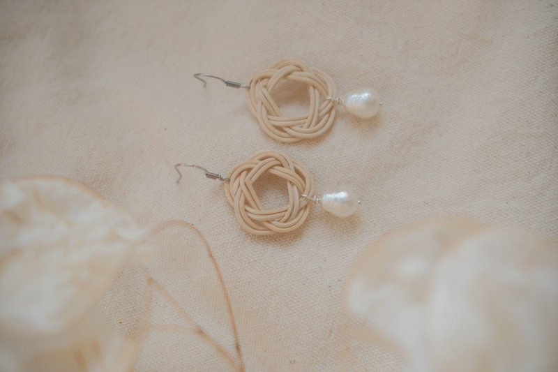 Hand-woven rattan earrings can be clipped - ต่างหู - พืช/ดอกไม้ 