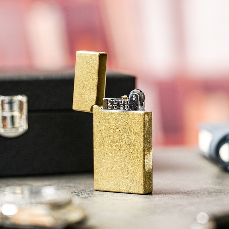 【FREED】Gold Engraved Brass Kerosene Lighter Gift Set - Customizable Engraving - Men's Gift - In Stock - อื่นๆ - โลหะ สีทอง