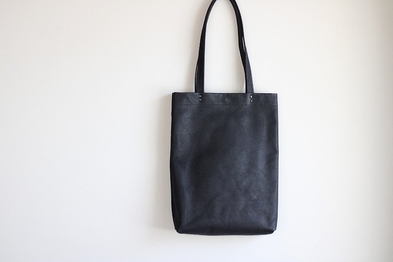Minimal, leather, vertical, tote bag, black - กระเป๋าถือ - หนังแท้ สีดำ