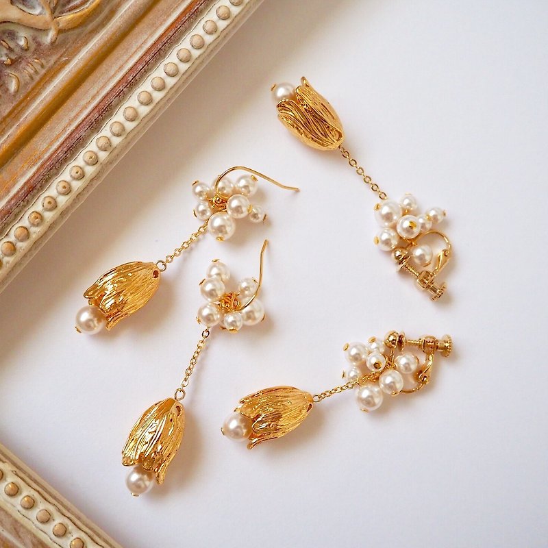 Gold x pearl antique earrings - ต่างหู - โลหะ สีทอง