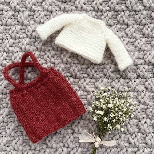 Cute Knit Toy Sweater + Pinafore dress for doll. Knitting pattern. English and Russian PDF.