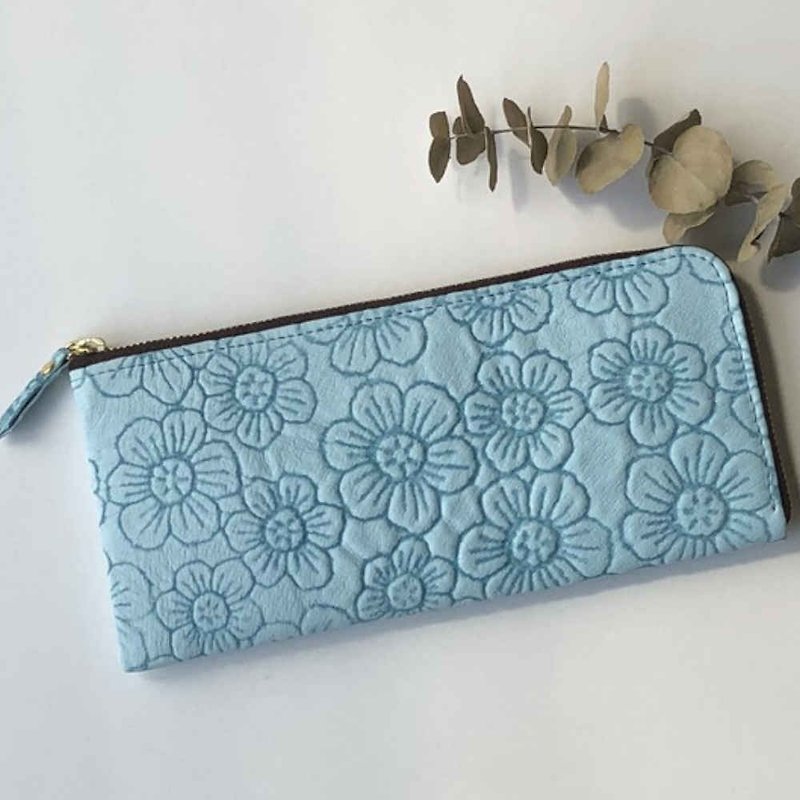Pigskin wallet flower light blue - กระเป๋าสตางค์ - หนังแท้ สีน้ำเงิน