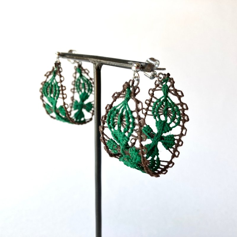 thread hoop earrings, green and brown, flower pattern, Paraguayan embroidery - ต่างหู - งานปัก สีเขียว