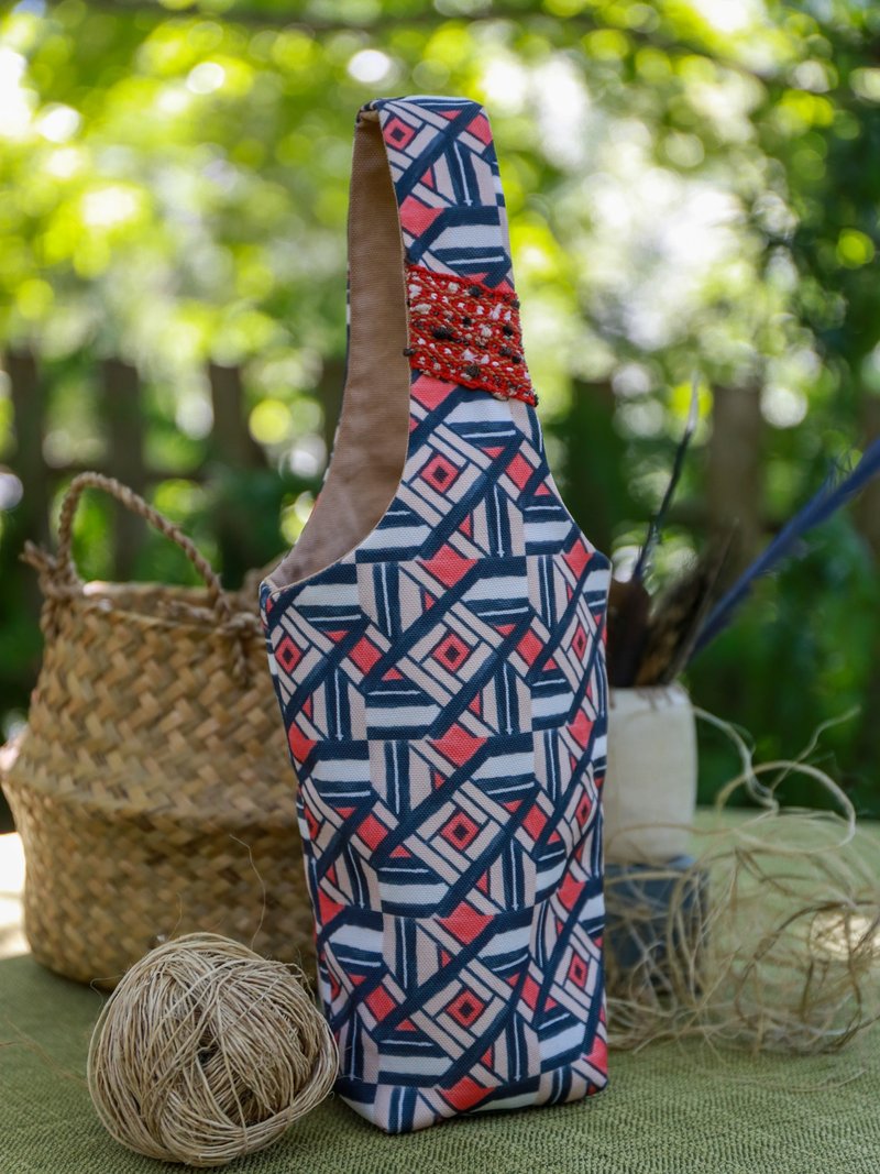 Single Handle Eco-friendly Drink Bag/The Guardian Eye of the Ancestral Spirits - ถุงใส่กระติกนำ้ - ผ้าฝ้าย/ผ้าลินิน สีแดง