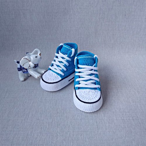 trisha.knits 嬰兒針織短靴運動鞋匡威新生兒 baby knitted booties sneakers Converse for newborns