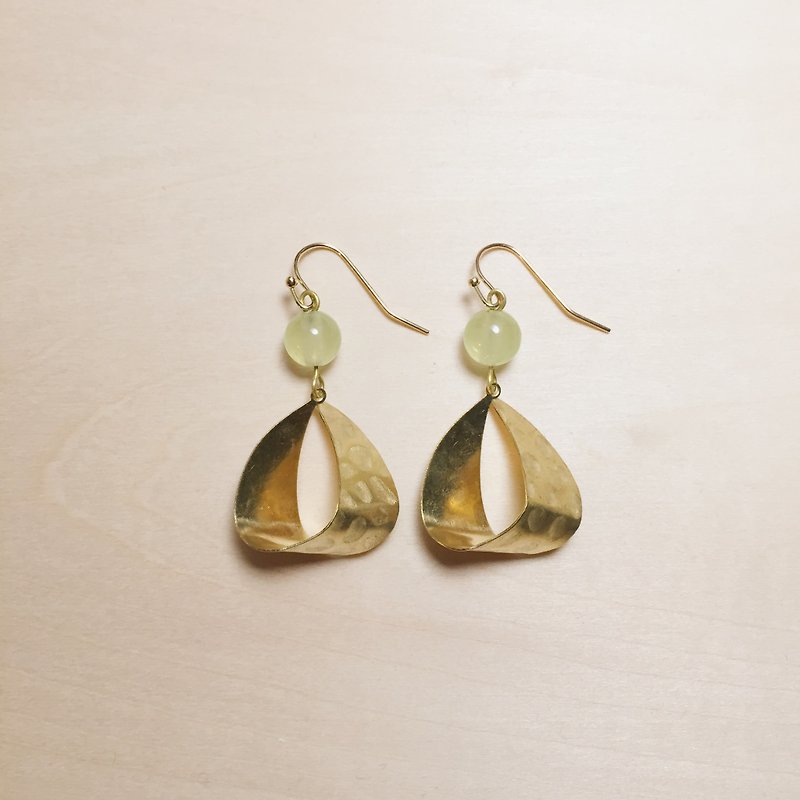 Vintage white grape jade beat three-dimensional drop earrings - Earrings & Clip-ons - Jade Green