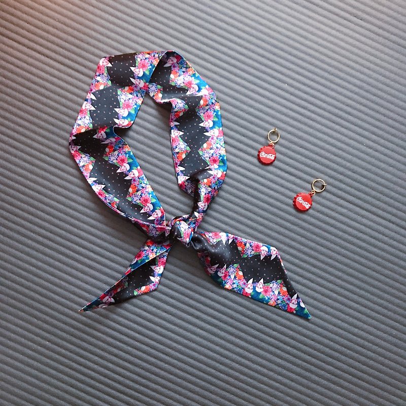 Qinkyの赤のオリジナルデザインのシルクスカーフ、ヘアバンドブラック【在庫] [スカーフ/ヘッドバンド/記念/誕生日プレゼント/友情の記念] - ヘアアクセサリー - シルク・絹 