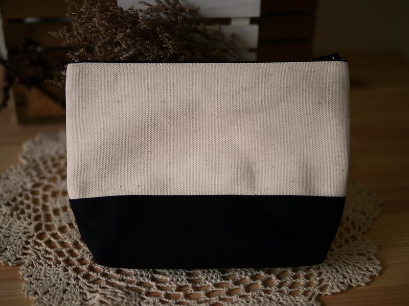 Simple makeup storage bag kinari x black x black -panda- - Clutch Bags - Other Materials White