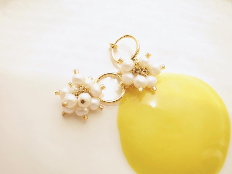 The Pearl of the Nation Where Rain Never Falls II - Earrings & Clip-ons - Pearl White