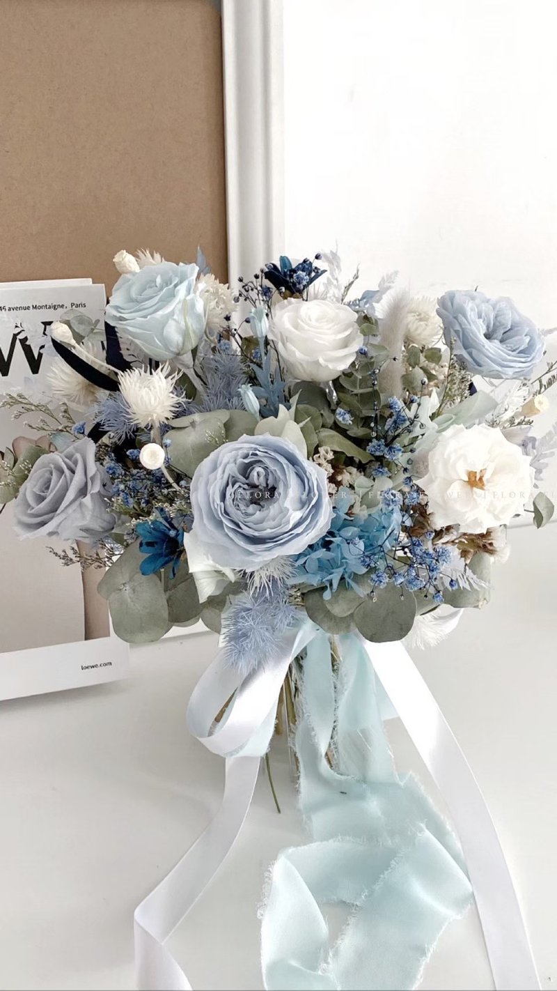 Flora Flower Bridal Preserved Flower Bouquet-Misty Blue - ช่อดอกไม้แห้ง - พืช/ดอกไม้ สีน้ำเงิน