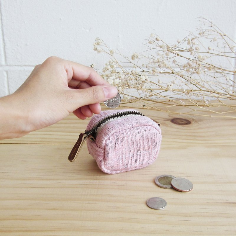 Coin Purses Little Tan SS Hand-woven and Botanical dyed Cotton Pink Color 拉链钱包 - Coin Purses - Cotton & Hemp Pink