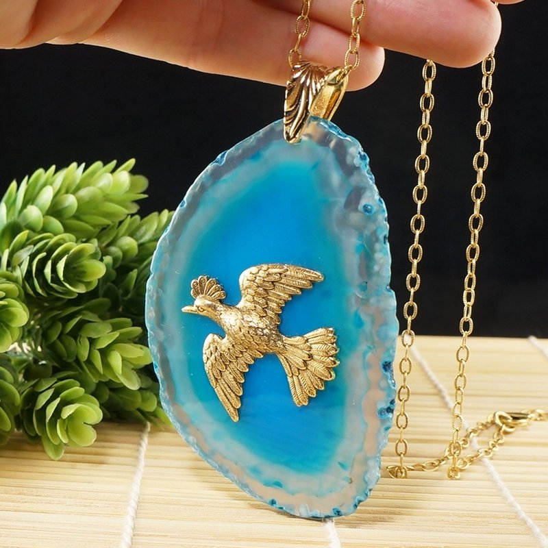 Gold Flying Bird Necklace Teal Blue Agate Slice Slab Pendant Necklace Jewelry - 項鍊 - 半寶石 藍色