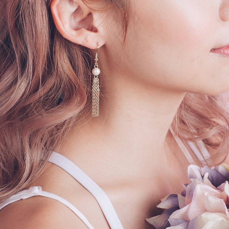 棉珍珠耳環【流蘇棉珍珠穿孔式耳環】 - 耳環/耳夾 - 其他金屬 金色
