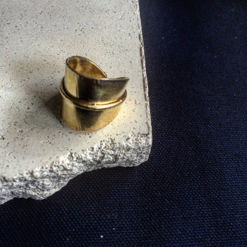 Hand-hammered brass ring II Bamboo statement ring - General Rings - Copper & Brass Gold