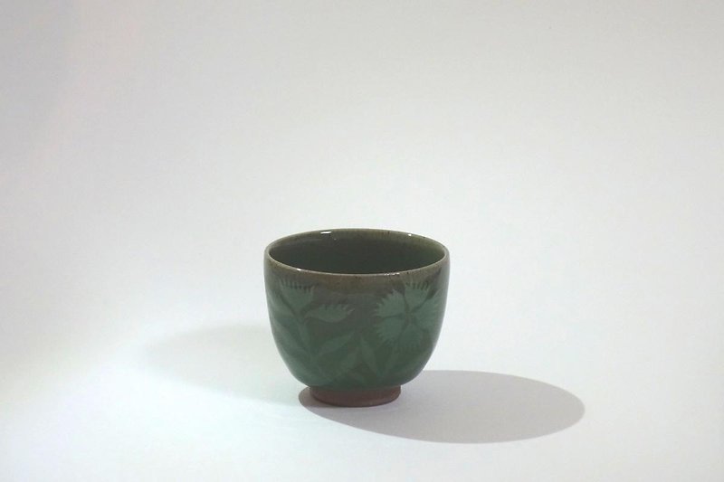 Hot water celadon inlaid dianthus - แก้วมัค/แก้วกาแฟ - ดินเผา สีเขียว