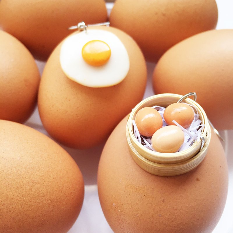egg egg earring - 耳環/耳夾/耳骨夾 - 黏土 白色
