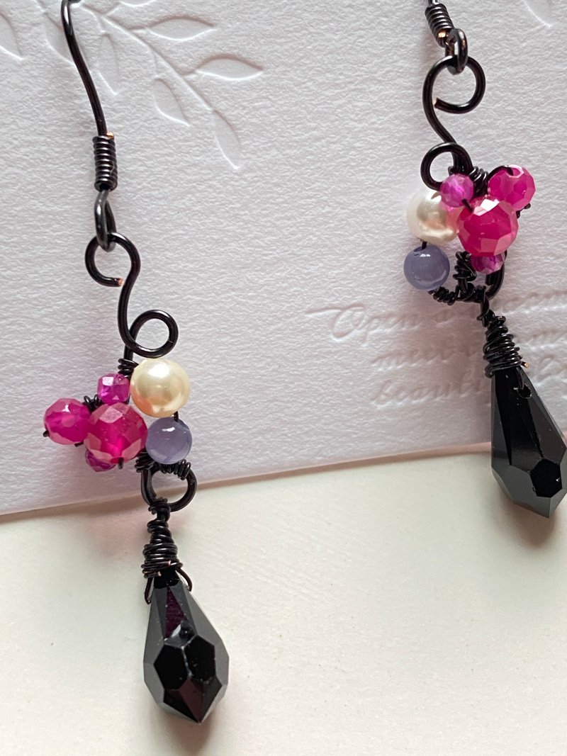 July birthstone light gothic ruby ​​shape earrings - Earrings & Clip-ons - Semi-Precious Stones Red