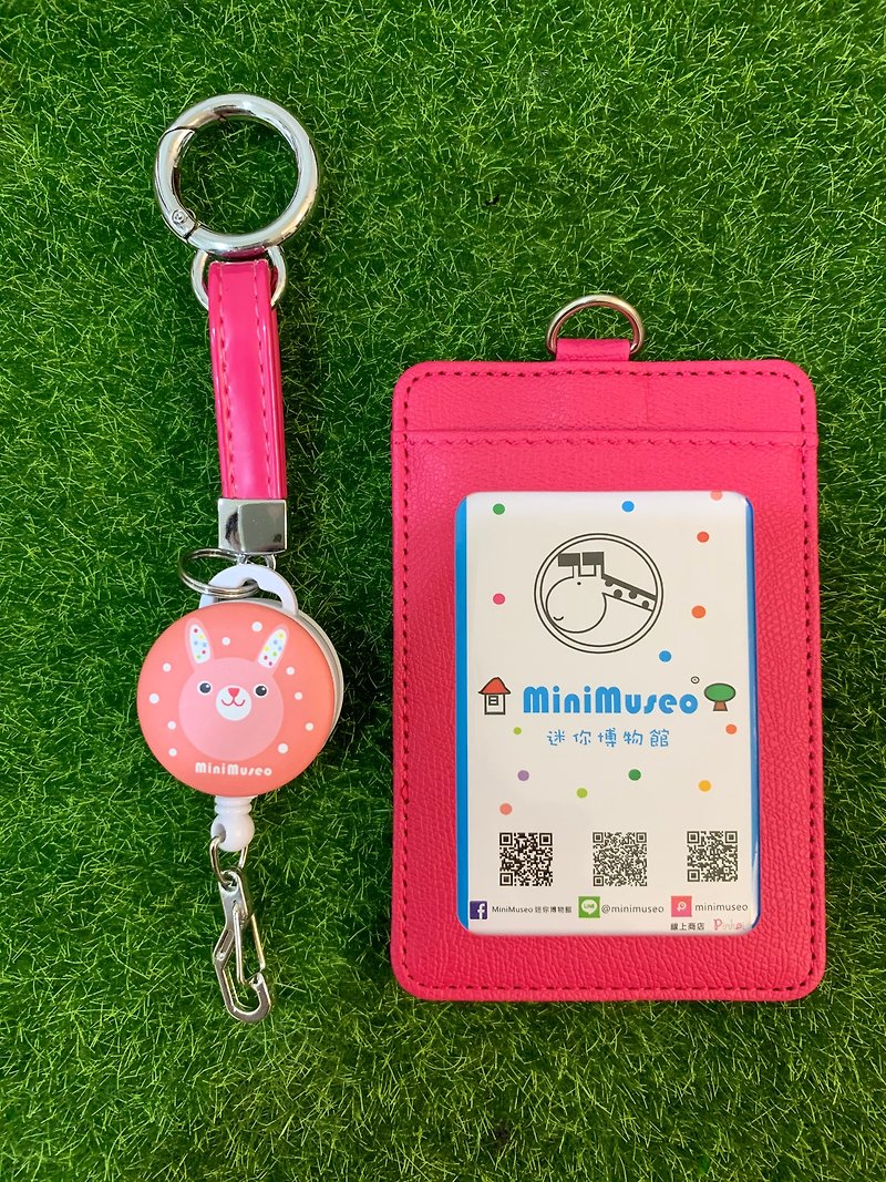 MiniMuseo Mini Museum Round Bunny Retractable ID Set Ticket Card Holder - ที่ใส่บัตรคล้องคอ - วัสดุอื่นๆ สึชมพู