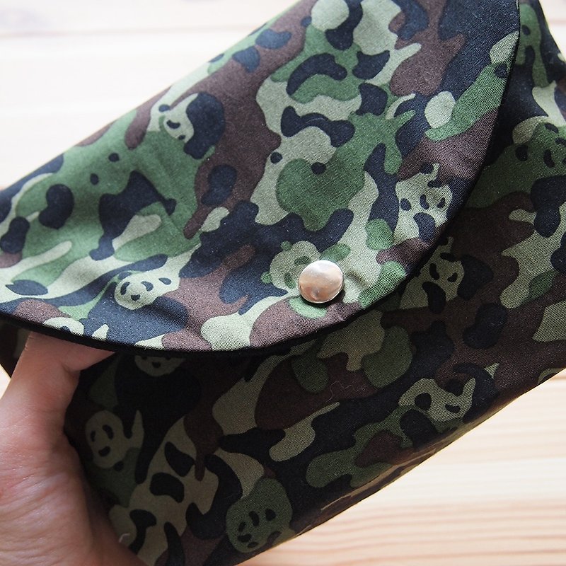 [Camouflage Panda] Makeup bag and cute pencil case for storing documents - กระเป๋าเครื่องสำอาง - ผ้าฝ้าย/ผ้าลินิน 