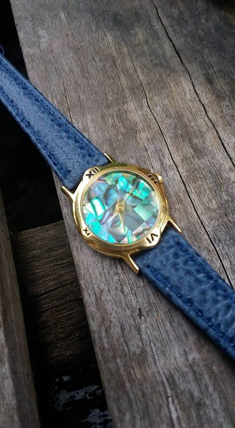 【Lost And Find】Natural  abalone pearl watch - นาฬิกาผู้หญิง - เครื่องเพชรพลอย หลากหลายสี