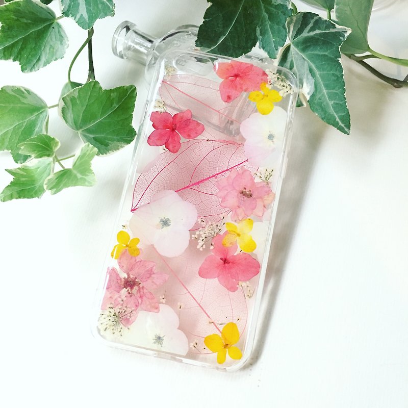 Chewing gum :: lovely pink dried flower embossed phone case iphone 8 plus i8 - เคส/ซองมือถือ - พืช/ดอกไม้ สึชมพู