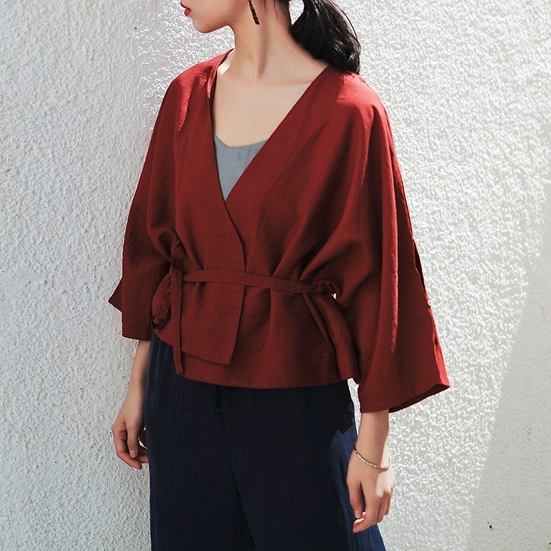 Easy to take essentials neat red brick Japanese Kimono Sleeve V-neck summer short lace cardigan jacket attached belt three color options summer outdoor & indoor air-conditioned rooms free conversion | vitatha Fan Tata original design women's brands - Women's Casual & Functional Jackets - Cotton & Hemp Red