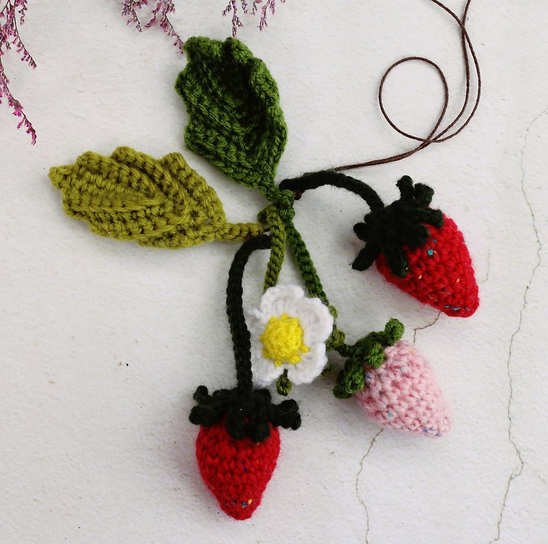ChiChi手作-草莓(毛線款)-吊飾/裝飾品 - 吊飾 - 羊毛 紅色