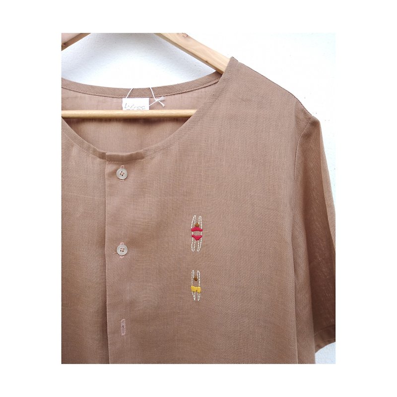 brown linen shirt embroidered swimmer - 女上衣/長袖上衣 - 棉．麻 咖啡色